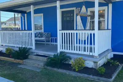 Image de Bungalow de plage de luxe - Beaucoup de mises à niveau - Wifi gratuit - Grande cour et terrasse