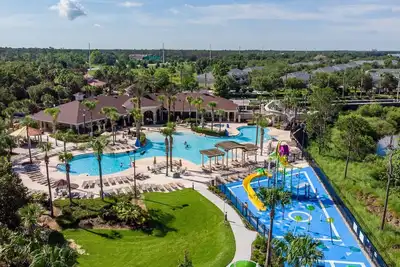 Image de Offre spéciale de dernière minute! Maison avec piscine mise à jour avec 3 rois + suite princesse près de Disney