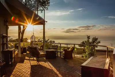 Image de Vues spectaculaires, bain à remous, foyer, cuisine somptueuse à la villa en bord de mer dunetop!