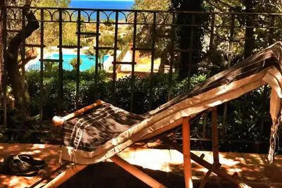 Image de Détendez-vous à la campagne avec piscine et vue mer!