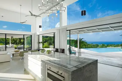 Image de Superbe villa de la Barbade avec piscine à débordement et vue sur la mer