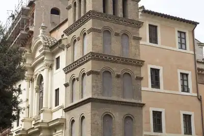 Image de Rome: Le centre historique de la ville de Rome appartement dans une maison historique: l'année 1562. Deux chambres à coucher, 2 salles de bains, air conditionné, WiFi, rénovée