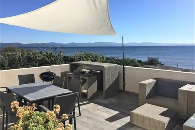 Image de Duplex 150m2 12/14 pax les pieds dans l'eau, magnifique vue mer.