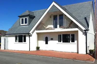 Image de Magnifique maison de plage à seulement 250 mètres de la plage de Fistral. (RÉDUCTIONS D'ÉTÉ)