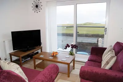 Image de Nouvel appartement avec vue imprenable sur la mer et plages de surf à proximité