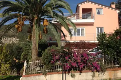 Image de Palms And Sea appartement à Loano dans villa avec terrasses et jardin avec vue sur la mer