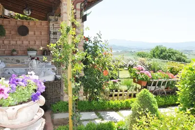 Image de Maison avec jardin dans une ferme en pierre