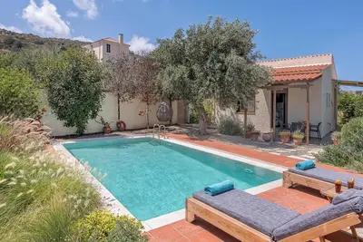 Image de Cottage Yiannis avec piscine, dans lieu pittoresque, Ouest de la CrĂŞte