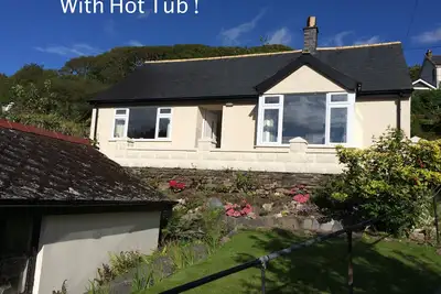 Image de Charmant chalet à Snowdonia, bain à remous privé, par montagnes et plage primée
