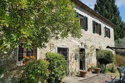Image de Ferme toscane paisible, vues magnifiques. Près de Lucca, Pescia, Florence, Pise