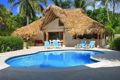 Image de Villa de Charme style 'caraïbe' avec piscine privée.