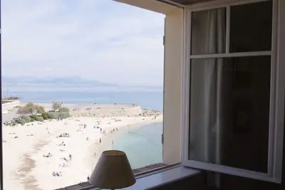 Image de Luxueux appartement 2 chambres en front de mer avec balcon, Wifi, Ac, pour 4 proche plage