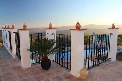 Image de Villa 2 ch. , 2 Salles de bain, piscine privée, vues mer montagne, airco, Wifi,