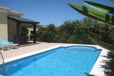 Villa de 3 chambres avec piscine privée dans un jardin patio, Wifi, climatisation