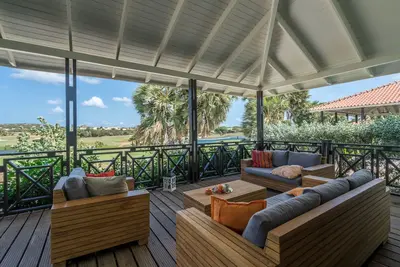Image de Enjoy a spacious modern Villa, attractively situated next to Golf Course & Pool