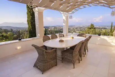 Image de Maison familiale spacieuse / intimité / vue sur la mer / piscine / à proximité de la ville de Corfou / nature entourée