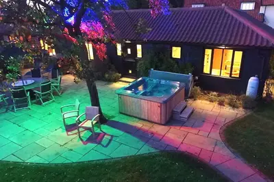 Image de Suffolk retraite avec bain à remous, dormir 6-8