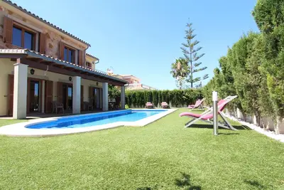 Image de Villa Puerto Adriano avec piscine privée et à 5 min à pied de la plage