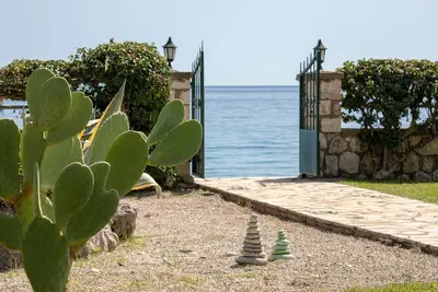 Image de Absolument Villa face Ă la plage. <br>La vie est meilleure Ă la plage!