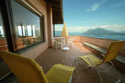 Image de Villa avec une vue magnifique sur le lac Majeur
