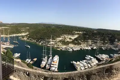 Image de Dans la citadelle, appartement 2 pièces vue sur le port