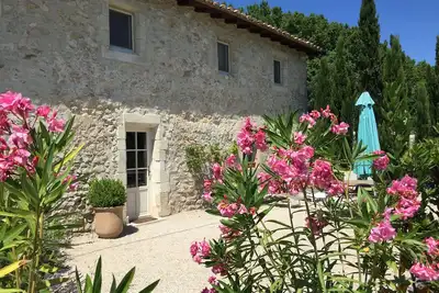 Image de Maison de charme XVIIè siècle au cœur des vignes dans un lieu historique