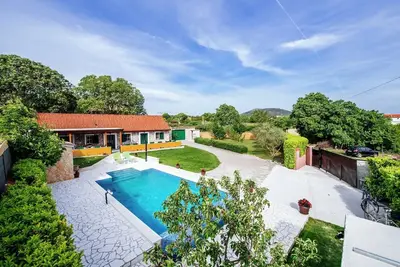 Image de Maison de vacances paisible Ă Kakma avec piscine
