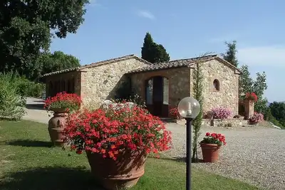 Image de Lovely cottage with outdoor patio and small terrace. Panoramic pool and bbq.
