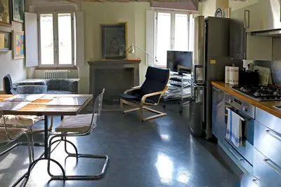 Image de Center, wi-fi, air-conditioned, utilities room and bathroom linen cleaning included.
