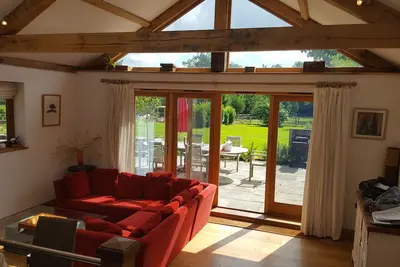 Image de Maison de vacances. Chêne Contemporain Encadré. 2 grands lits attenants. Chiddingfold / Haslem