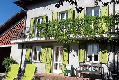 Image de Villa Vinicole Dans la Traditionnelle et Agréable Cascina, sur une Colline Calme