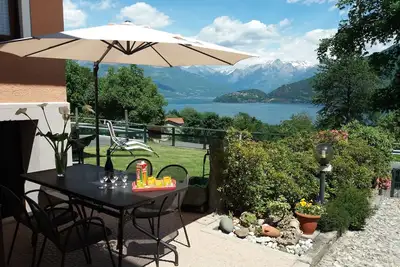 Image de \"Casa Azalea\" - Vue sur le lac de Côme - jardin et parking privé - WiFi gratuit