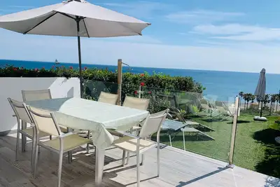 Image de Bahia del Mar avec sa vue de rêve, air conditionné, wi-fi et piscine.
