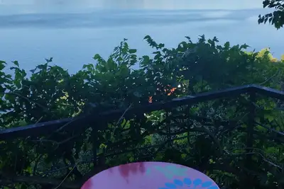 Entre lac et ciel. Un nid romantique et élégant avec une vue enchanteresse