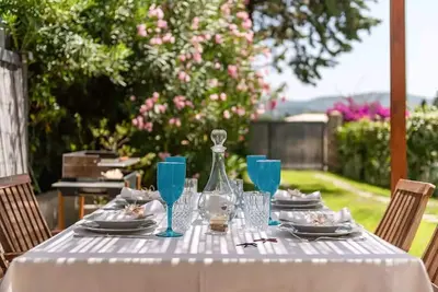 Image de Route vers la villa Villasimius en bord de mer avec jardin et utilisation de la piscine