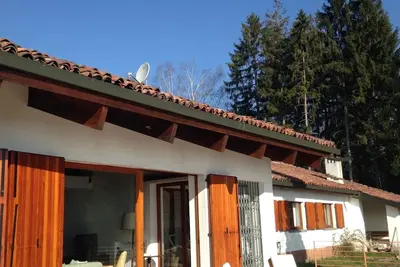 Image de Villa avec piscine avec vue sur les lacs au-dessus de Stresa