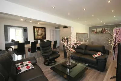 Image de \"Les Breuches\" Chalet 4* Grand Confort Sauna Spa Clim Wifi Jardin 14 Personnes