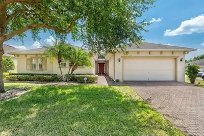 Image de Superbe 4 chambres, 3. 5 salles de bain villa, piscine privée, salle de jeux. Communauté fermée