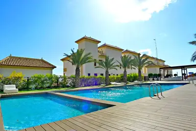 Image de Luxueux apart avec 2 chamb, terrasse, A/C, piscine, spa, gym et 5 min de la plage