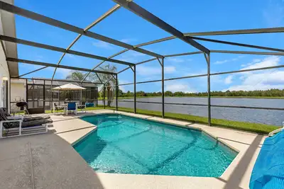 Image de Superbe vue sur le lac avec piscine privée, près de Disney, salle de jeux, wifi gratuit, golf