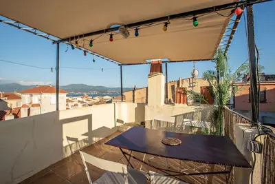 Image de Toit Terrasse, superbe vue sur mer et montagne, coeur de ville historique