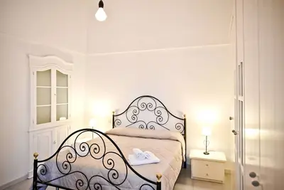 Image de Maison Typique Avec ÉTOILES Au Centre