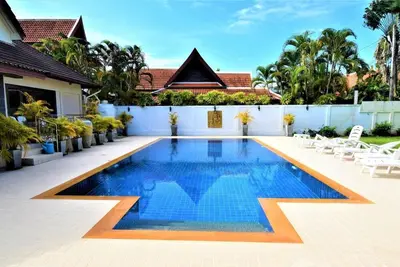 Image de Baan Mandalay a luxurious serviced private pool Villa near Nai Harn be