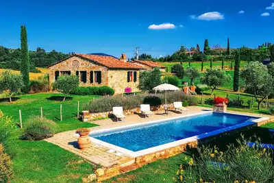 Image de Scenic villa avec piscine privée. Wi-fi