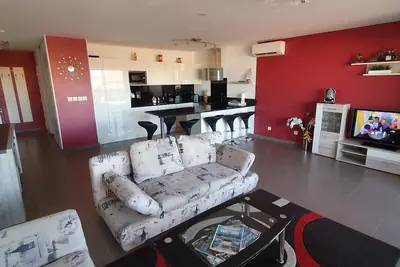 Image de Magnifique appartement à St-Raphël rabais 15% août- septembre