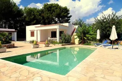 Maison avec piscine à 200 mètres de la plage