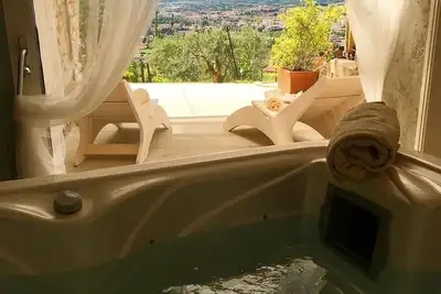 Image de Relaxing Chalet equipped whit a private Wellness Area: Sauna and Jacuzi hot tub!