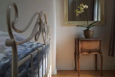 Image de Superbe retraite de chalet boutique scandinave avec vue sur la campagne vallonnée