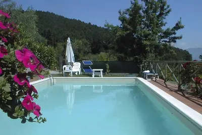 Image de Villa séparée avec piscine panoramique et jardins entre Lucca et Pise