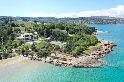 Image de Villa Aria - Villa de luxe en front de mer avec piscine et court de tennis